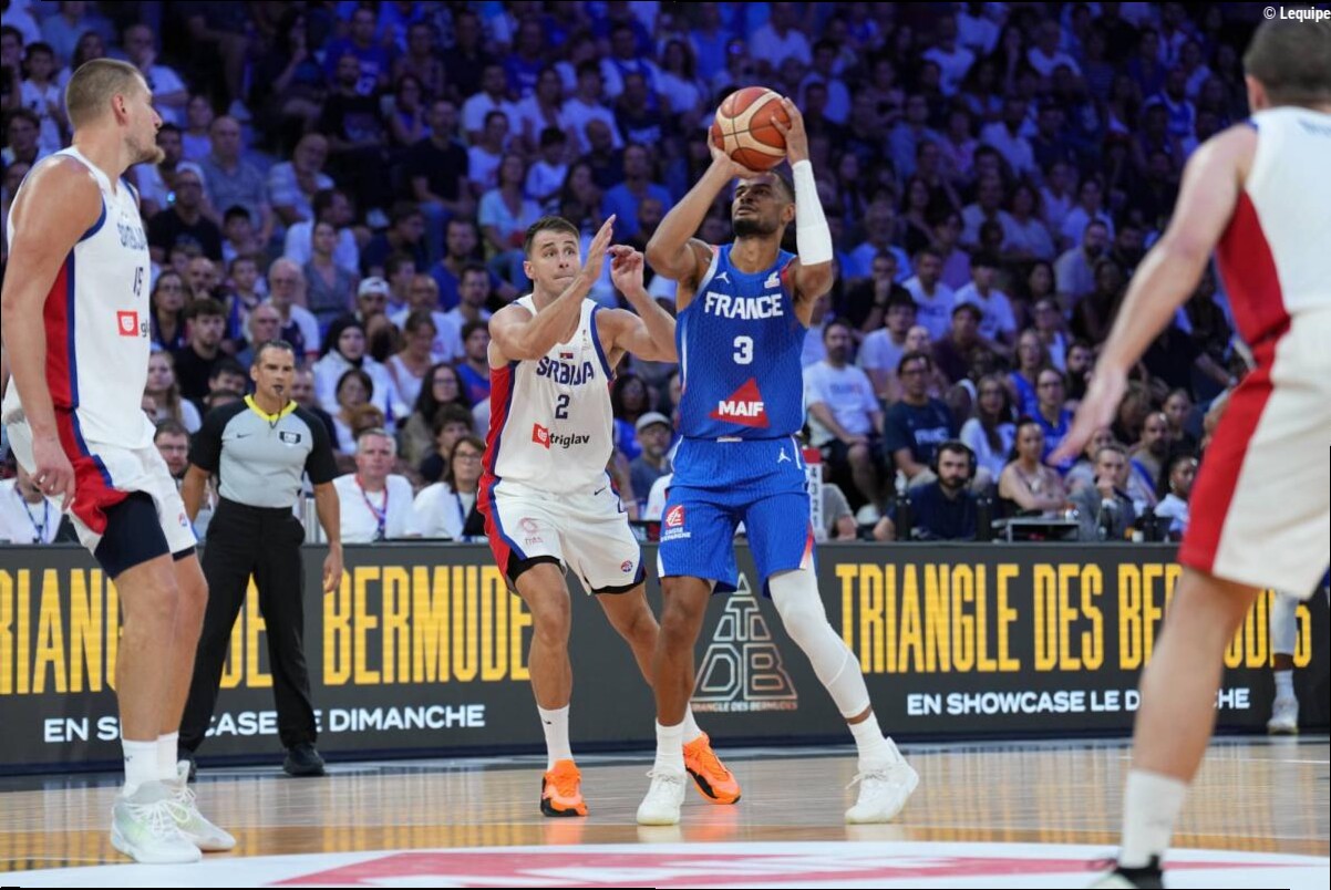 Flamboyants puis souffrants : les Bleus ont montré deux visages à 3 points contre la Serbie