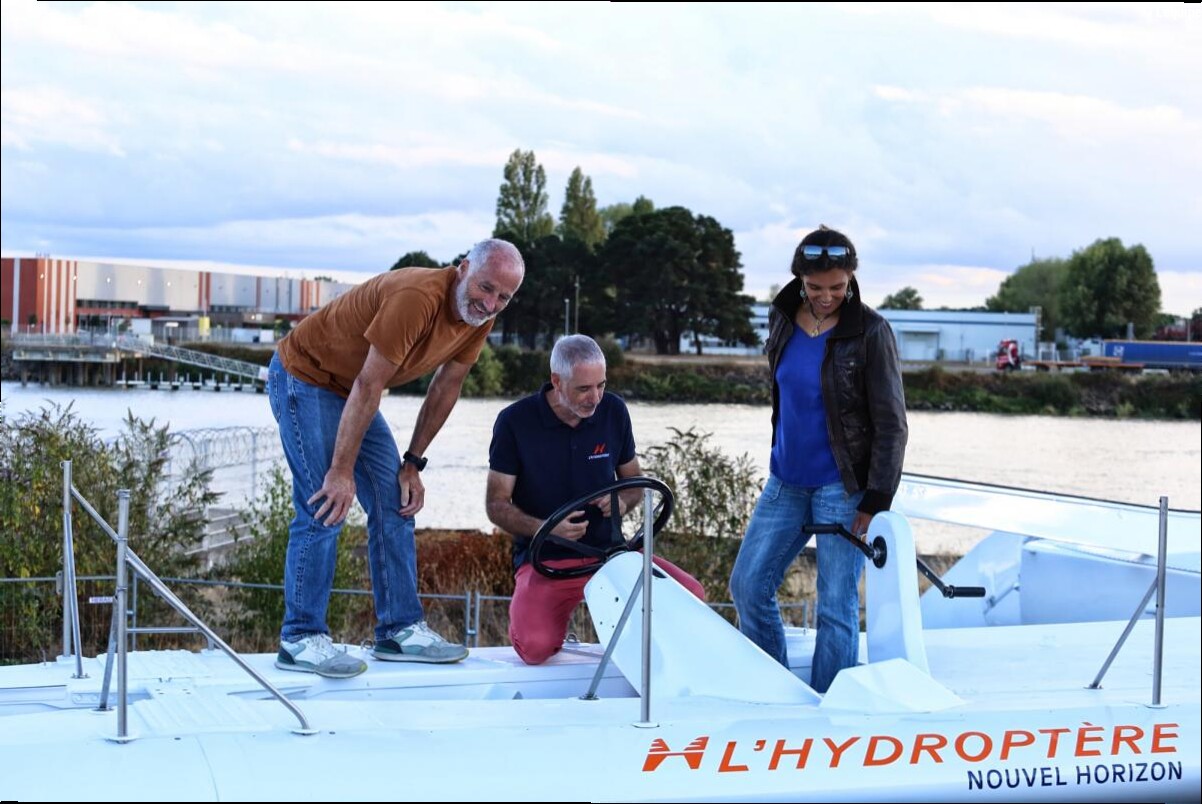 Rénové, L'Hydroptère de Tabarly et Thébaut va bientôt reprendre la mer
