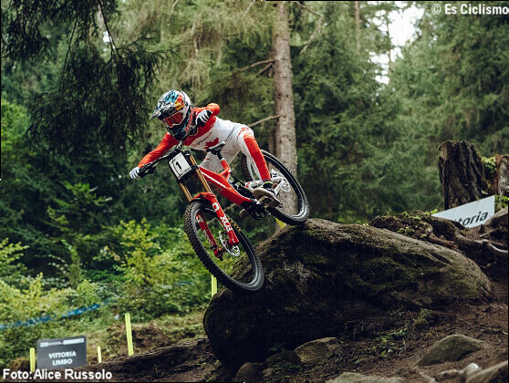 Lachlan Stevens-McNab y Lisa Baumann mandan en la clasificaciÃ³n del descenso del Mundial de Val di Sole