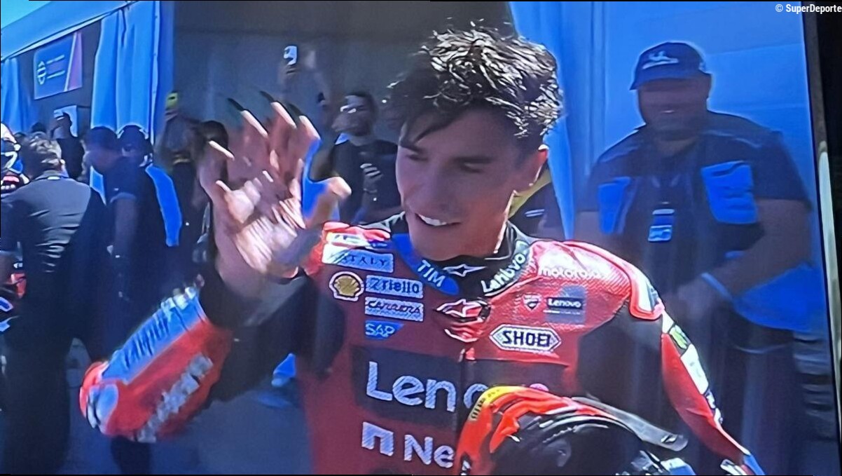 El "chao, pescao" de Marc Márquez en el sábado triunfal de Aragón