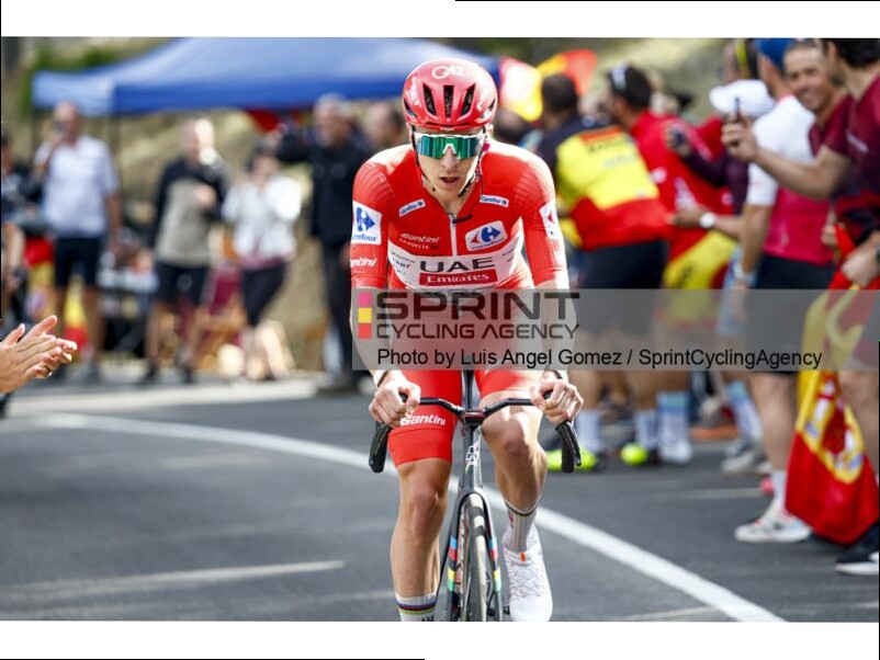 INCREDIBILE ALLA VUELTA: POGACAR FINISCE A TERRA ED È COSTRETTO AL RITIRO