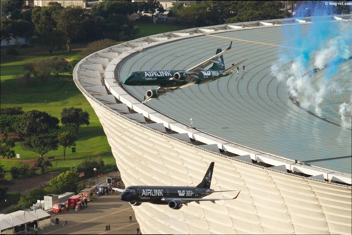 La hauteur hallucinante des deux avions au-dessus du stade dévoilée