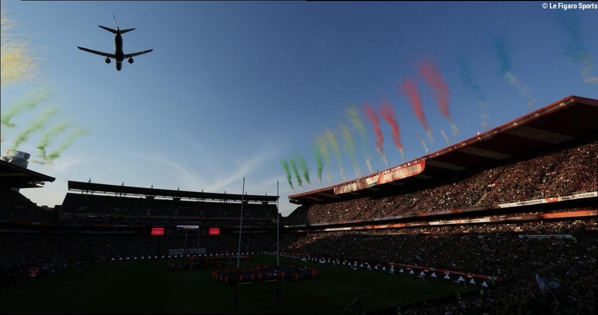 Rugby : en vidéo, la séquence surréaliste où des avions frôlent le stade du Cap avant le choc Springboks-All Blacks