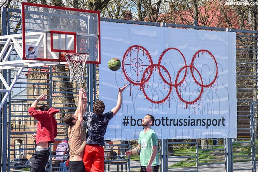 La FIBA ​​lève les restrictions imposées aux joueurs russes et biélorusses