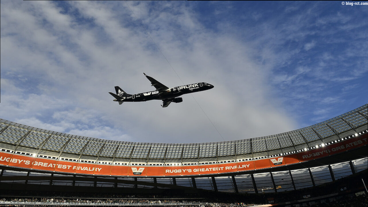 Un avion de ligne frôle 58 000 spectateurs : enquête ouverte, prochain survol annulé et hauteur de vol dévoilée !