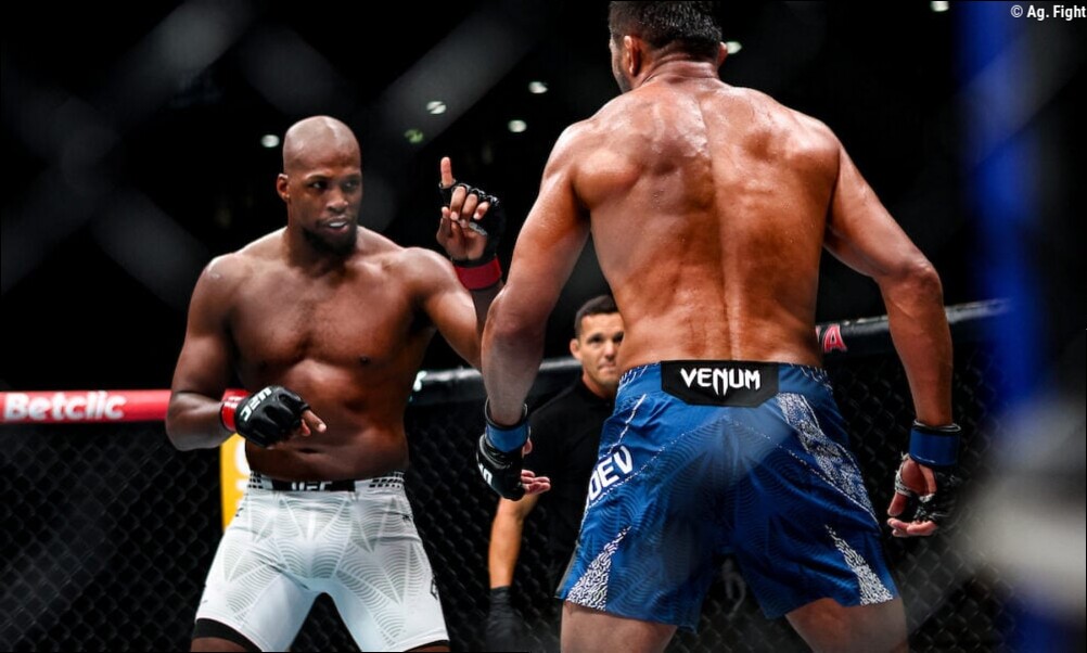 Sob vaias da torcida, Michael Page supera Ruziboev em luta morna no UFC Paris
