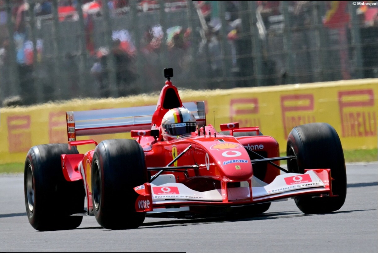 F1 | Vettel a Monza con la Ferrari F2002 di Schumacher: "Fosse qui gli direi 'Guidala tu'. È un campione senza tempo"