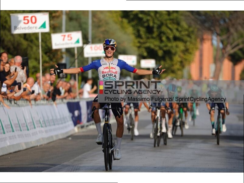 GIRO DELLA TOSCANA. COLPO DA FINISSEUR DI PELLIZZARI: BATTUTI JEGAT E SCARONI.