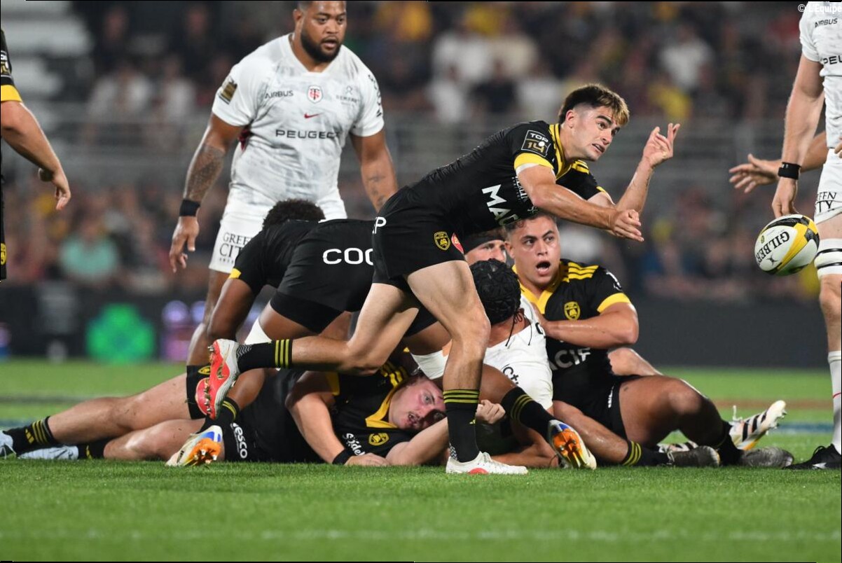 Entorse du ligament latéral interne du genou droit pour Nolann Le Garrec, forfait pour affronter Toulon samedi