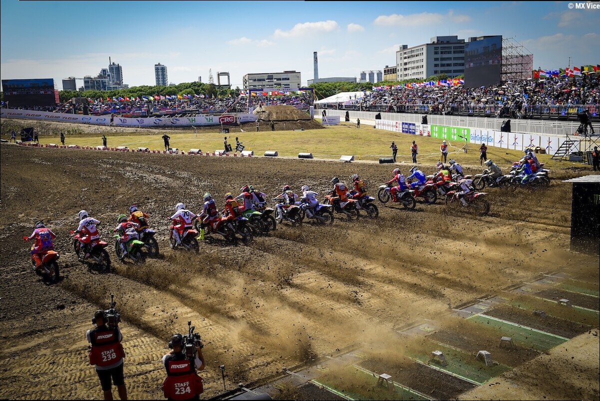 IT'S SHOWTIME IN SHANGHAI FOR THE ORIENTAL BEAUTY VALLEY MXGP OF CHINA!
