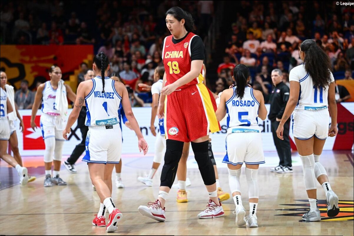 « Je ne sais pas jusqu'où on peut la pousser » : la géante chinoise de 2,23 m Ziyu Zhang face à la France en quarts de finale