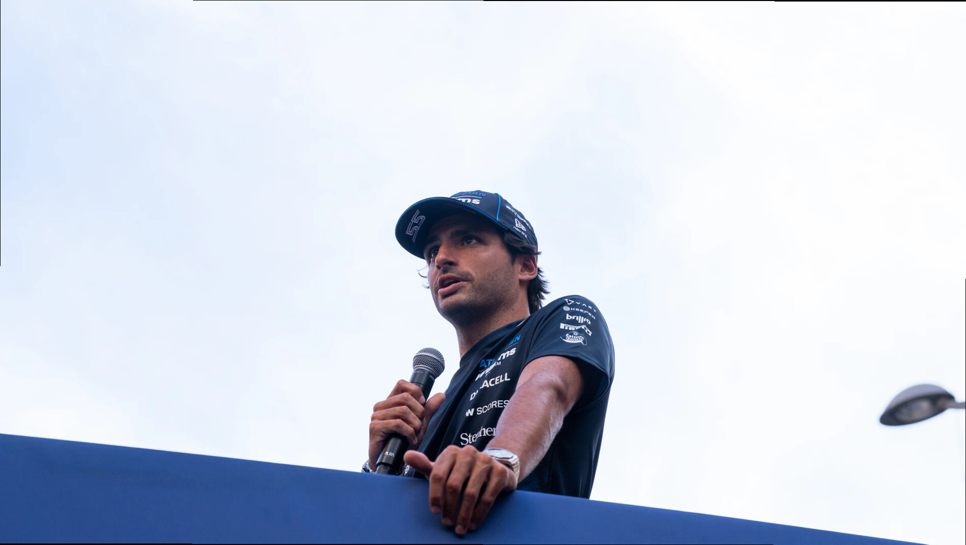 Carlos Sainz: "Me sorprendió que la F1 autorizase la curva La Monumental en Madring. Va a ser un dolor de cabeza. Bienvenida 