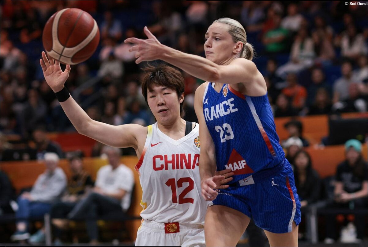 Basket-ball : test d'allemand sur la route des Bleues