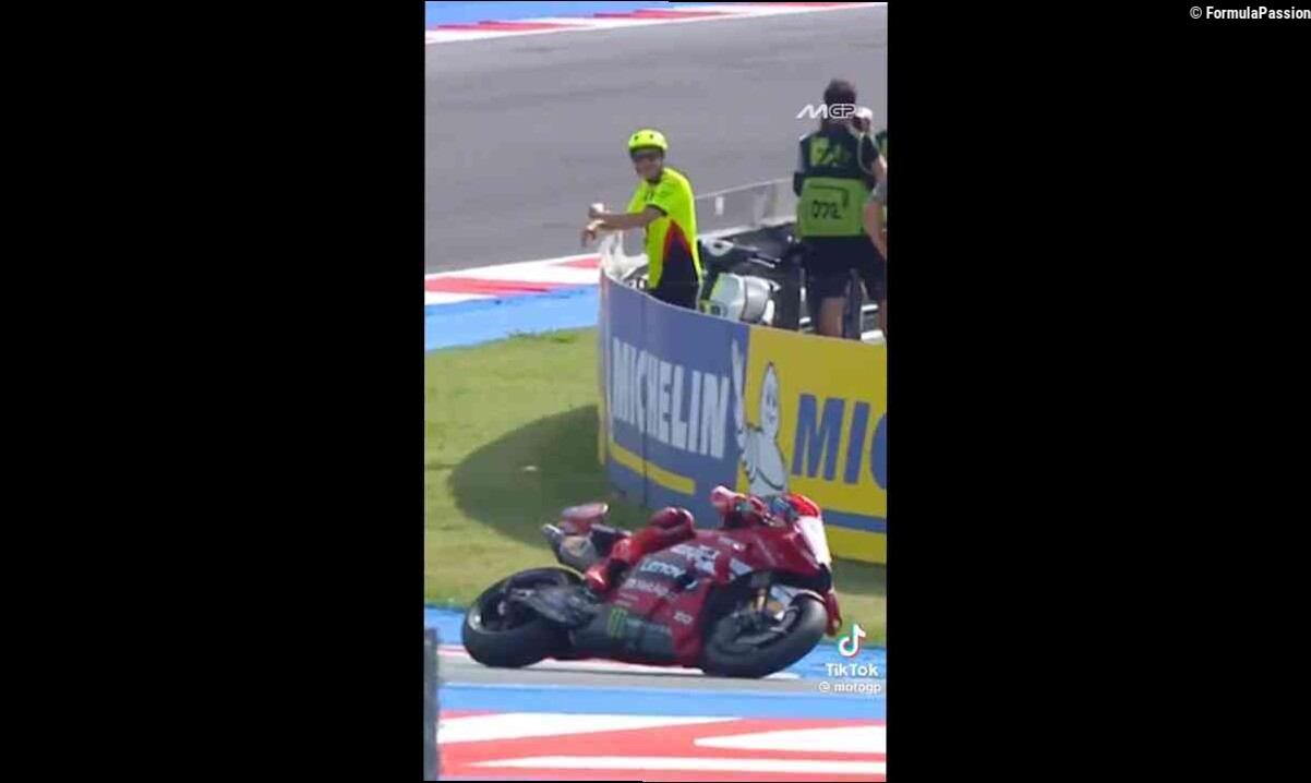La MotoGP insiste su Rossi-Marquez, e Marc sbotta: "C'è abbastanza spettacolo in pista per smetterla con questi giochetti"