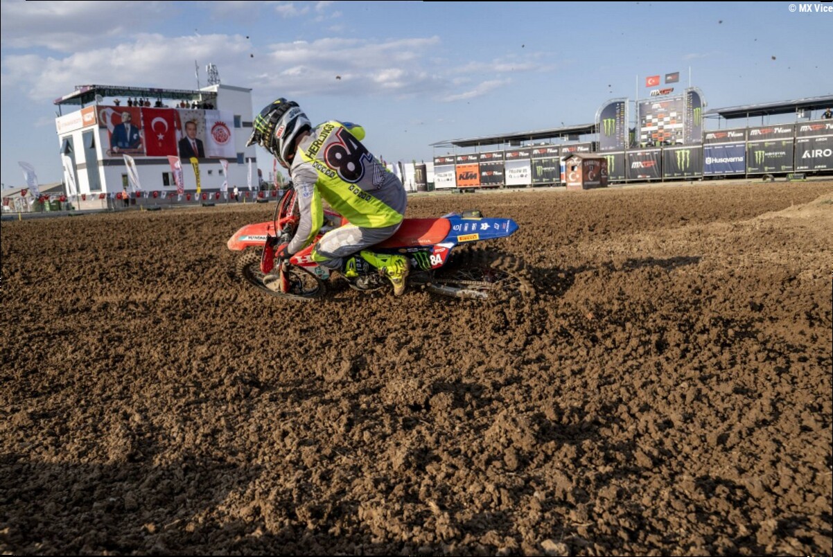 Herlings wins qualification race in Shanghai