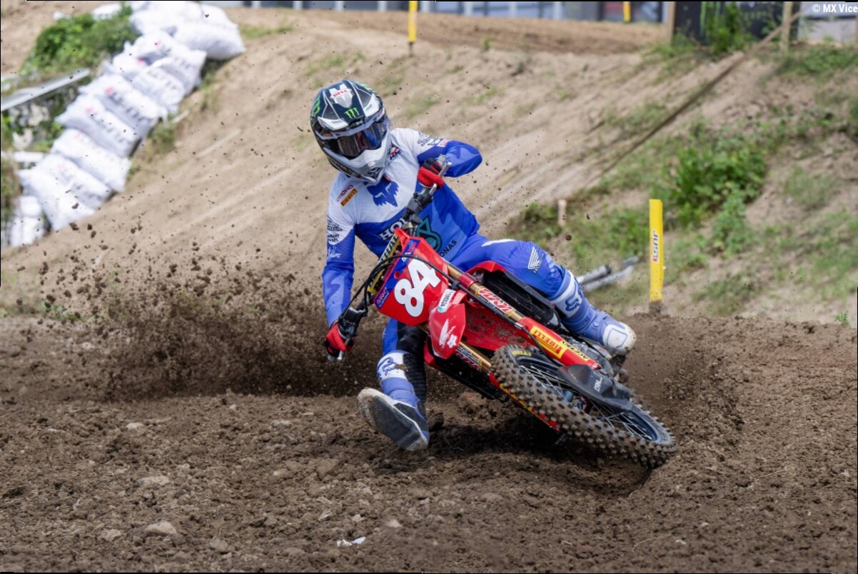 Herlings keeps winning, with Vialle challenging in China