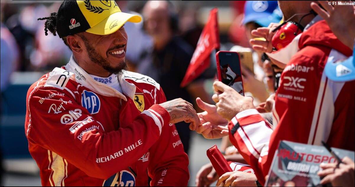 Hamilton ziet de bui al hangen: "Ze zijn gewoon sneller, één in het bijzonder"