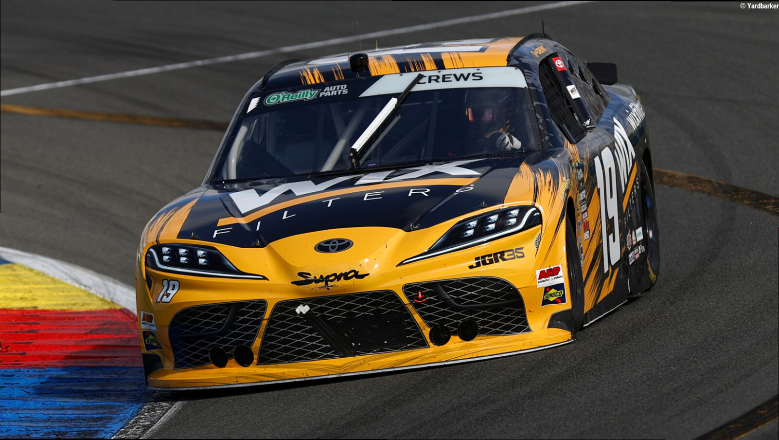 NASCAR pit crew narrowly escapes horrific incident after pit road crash at Gateway