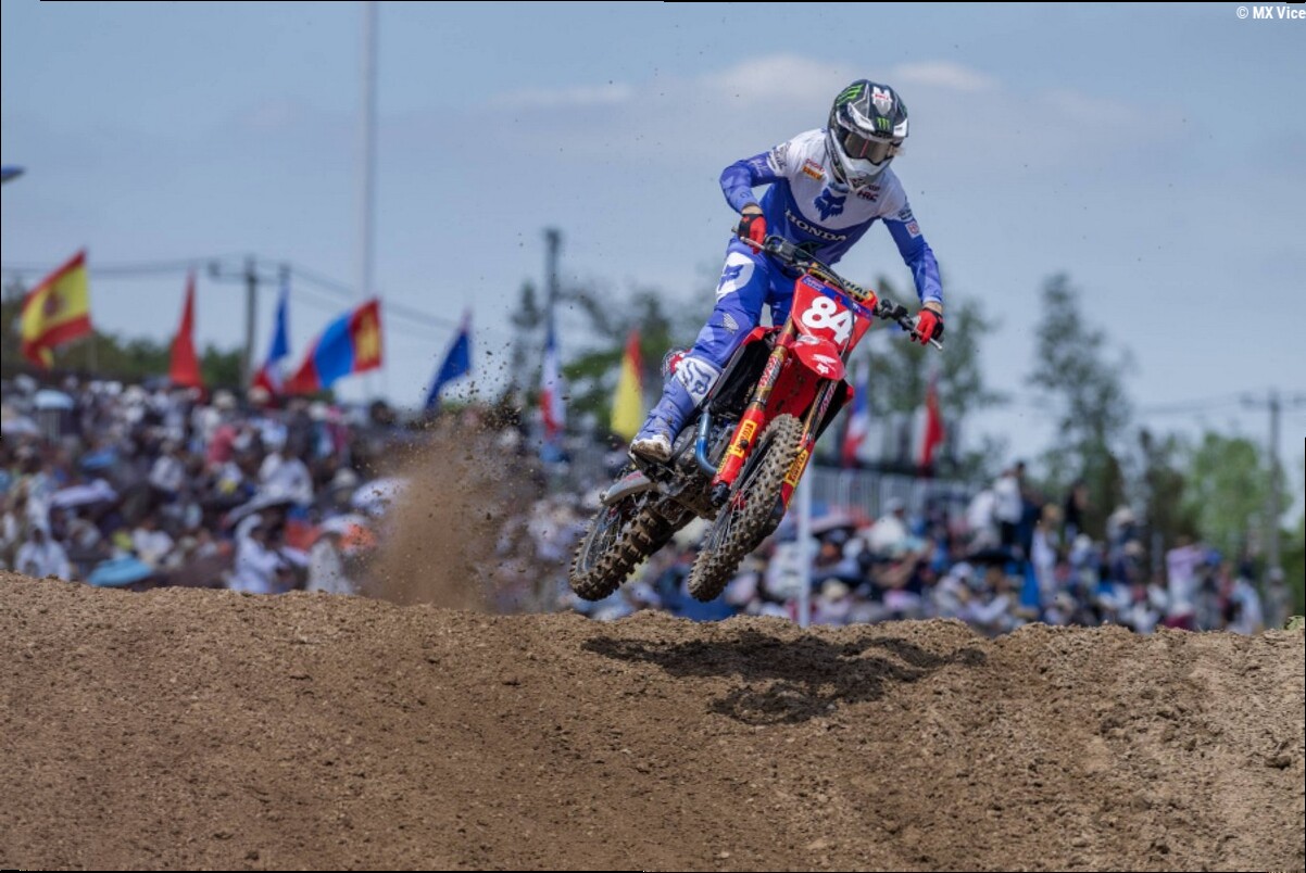 Herlings wins first race in China