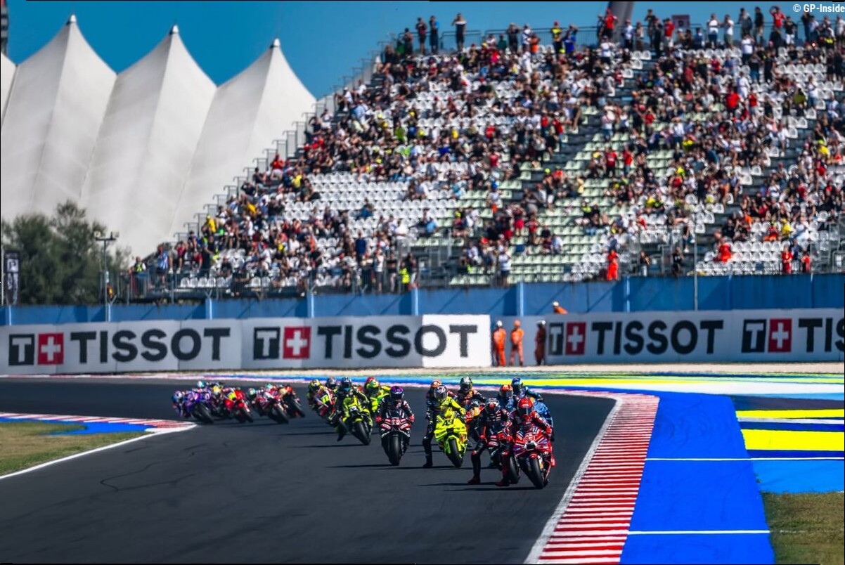Marquez signe le doublé et prend les commandes du championnat