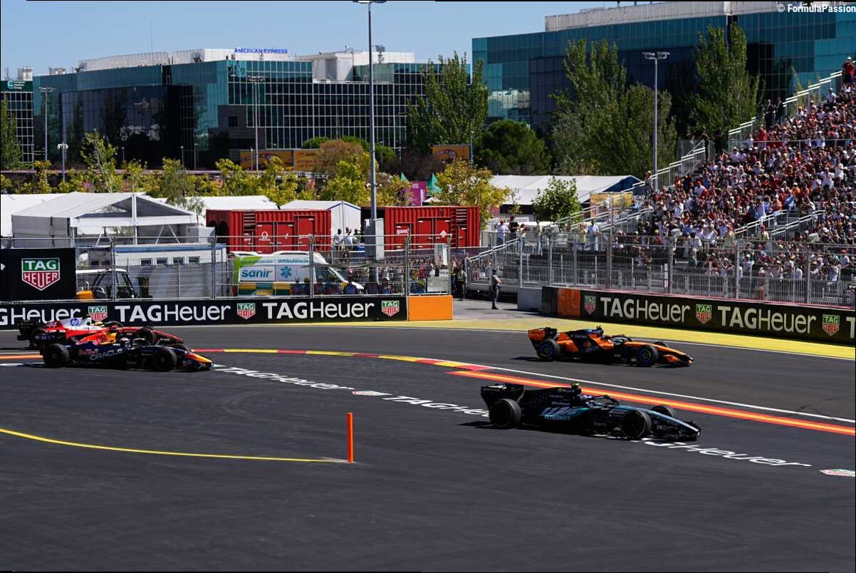 Hamilton risponde a Verstappen: "Non l'ho visto. La partenza? Una bella battaglia"