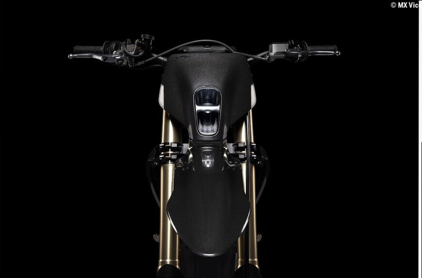 STARK VARG SM SKÖLL LIMITED EDITION: 500 UNITS. EVERY COMPONENT TAKEN TO BLACK