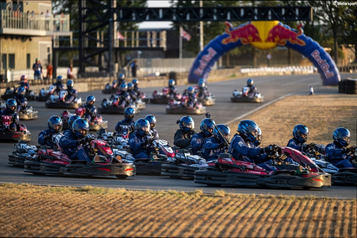 A qué hora es hoy Max vs 100, la carrera de Verstappen, y cómo verla