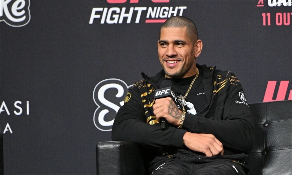 Alex Poatan aparece sorridente ao lado de dirigente do UFC após encontro; veja
