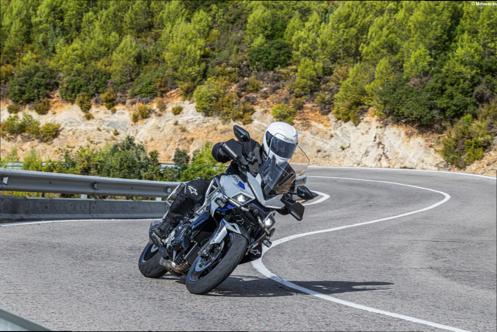 PRUEBA | Zontes 703T, probamos la GT que esconde una deportiva