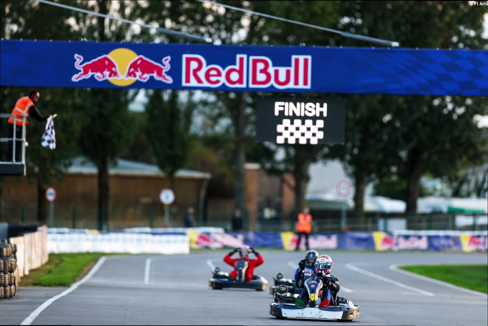 Verstappen pulvérise 100 pilotes de karting en seulement 14 tours