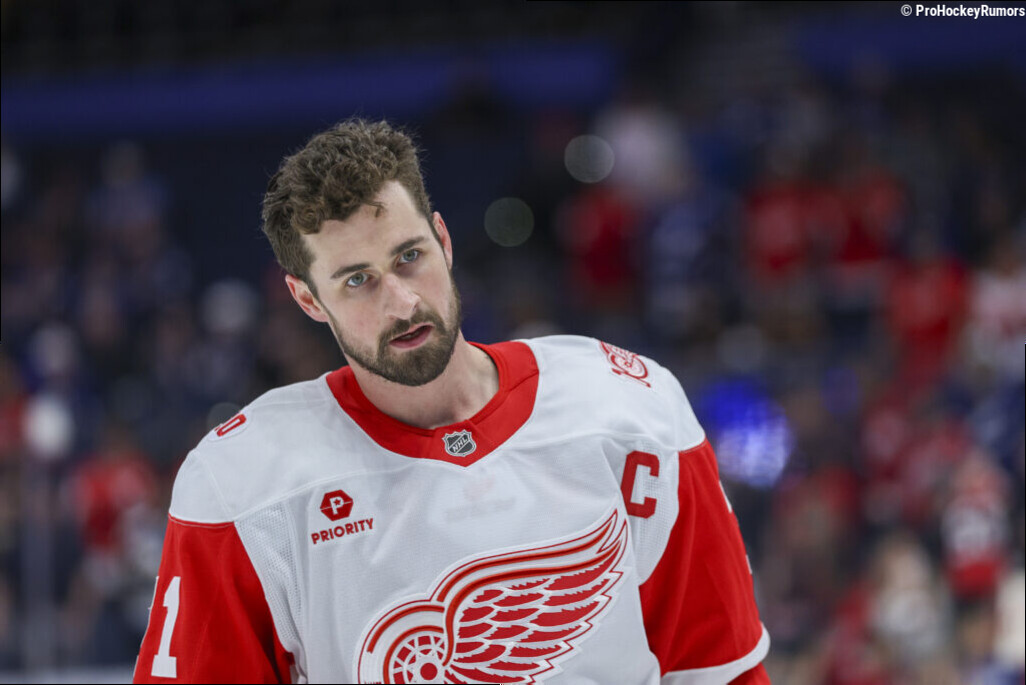 Red Wings' Dylan Larkin Suffers Upper-Body Injury