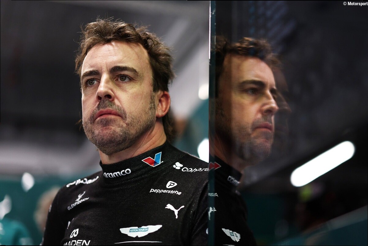 Vídeo: Alonso añade un llamativo Bugatti Veyron cromado a su colección