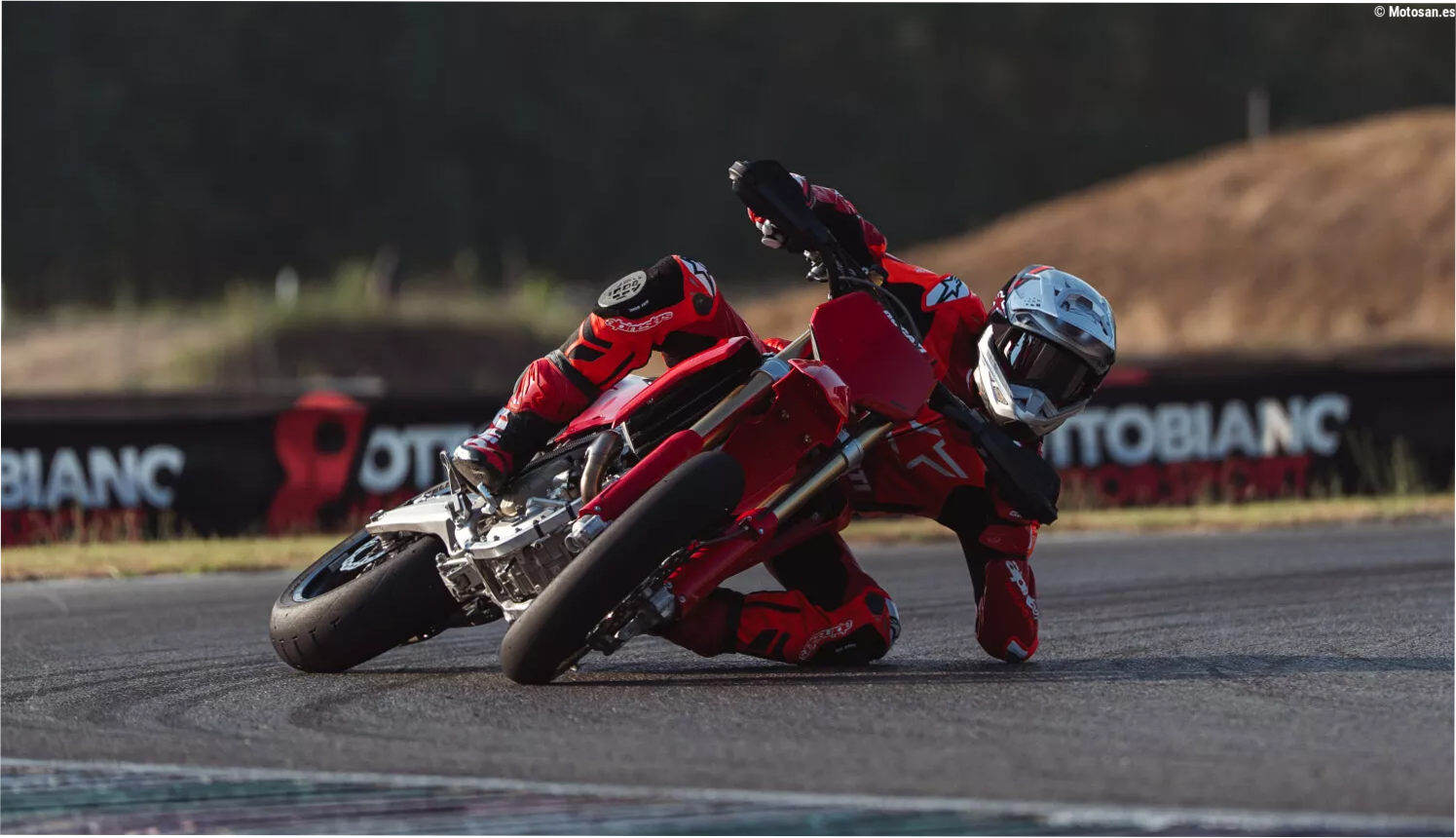 Desmo450 SM: así es la primera Supermotard de competición de Ducati