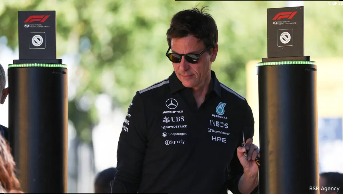 Toto Wolff heeft zéér slecht nieuws voor Max Verstappen richting volgend seizoen