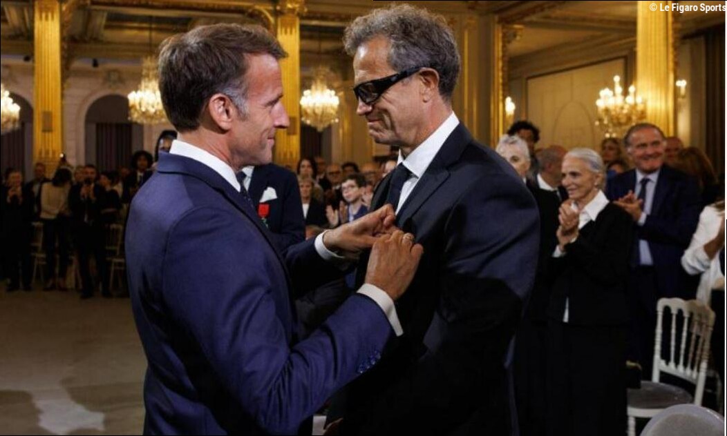 Rugby : Fabien Galthié décoré de la Légion d'honneur par Emmanuel Macron