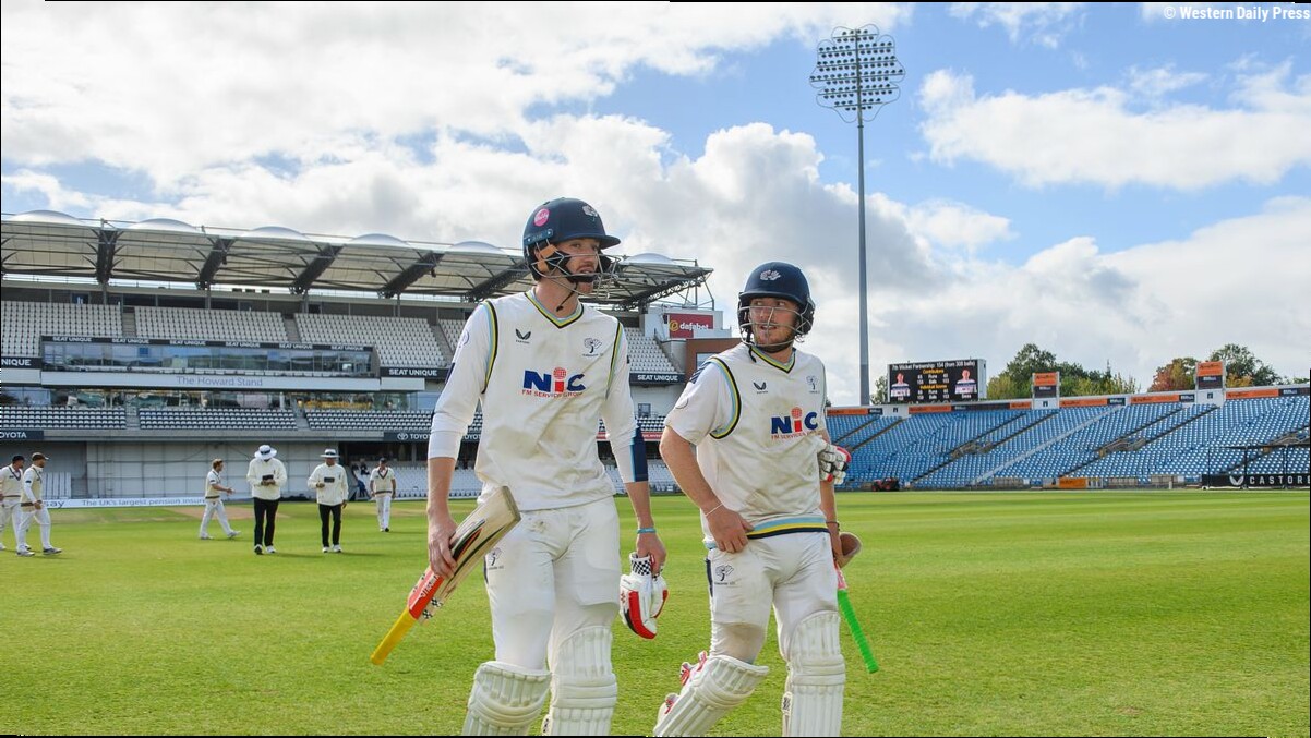 Somerset face seismic day in County Championship challenge with Yorkshire run chase