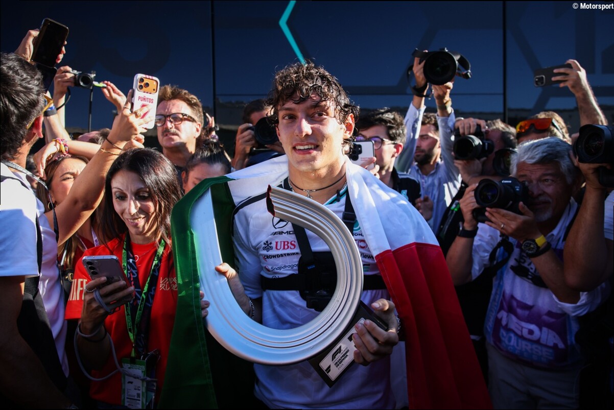 Cómo Antonelli está llenando de canas a Toto Wolff y a Mercedes