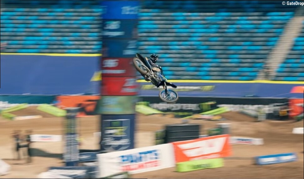 Video: First laps in LA SMX