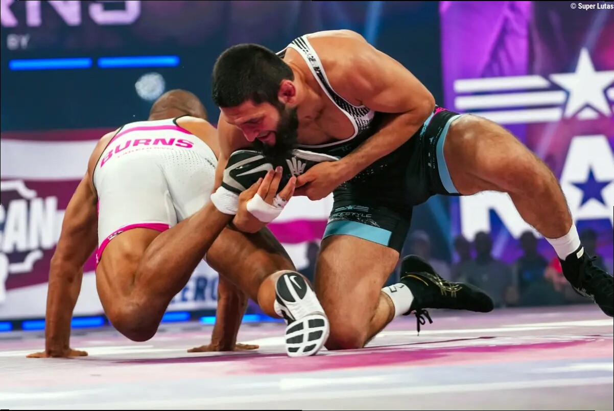 Máquina! Khamzat Chimaev domina Gilbert Durinho, vence pela 2ª vez e desafia inimigo do UFC