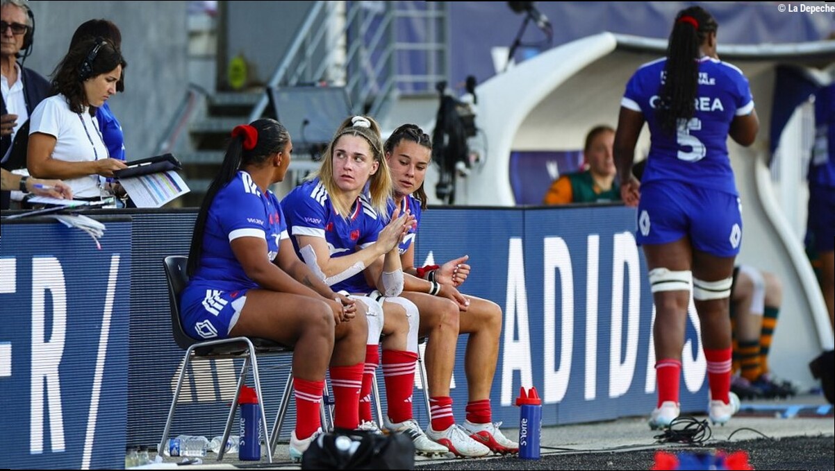 Rugby : explosions, voiture en feu... Le match des Bleues, menées face à l'Australie, momentanément interrompu à Aix-en-Prove