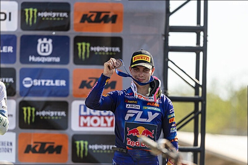 Sacha Coenen sluit MX2-seizoen af als derde na Australische GP