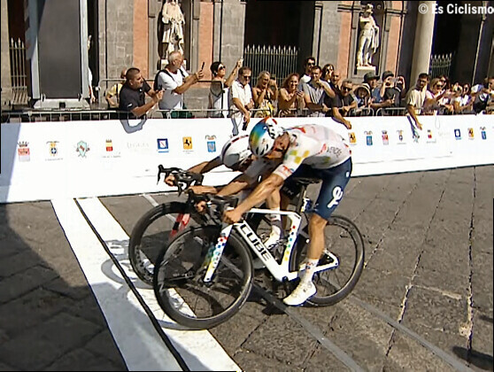 Eric FagÃºndez gana por la mÃ­nima el Giro de Campania tras un final sobre pavÃ©