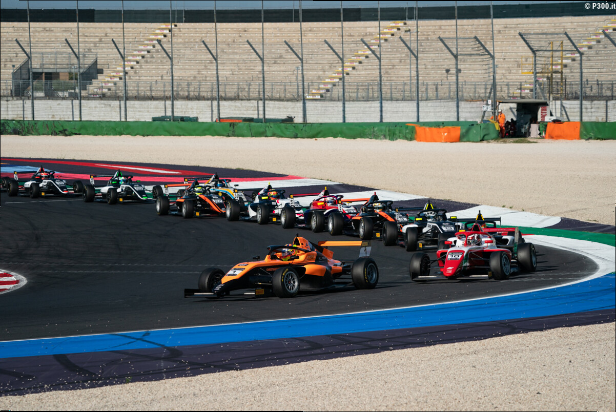 F4 Italia | Misano #2 2026: Christian Costoya segna una tripletta in Gara 4