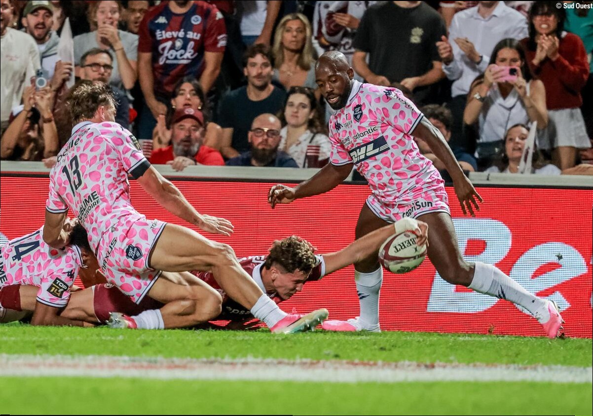 UBB - Stade Français (40-10). « C'était un honneur, je me devais de faire un bon match » : baptême du feu réussi pour Hugo Av
