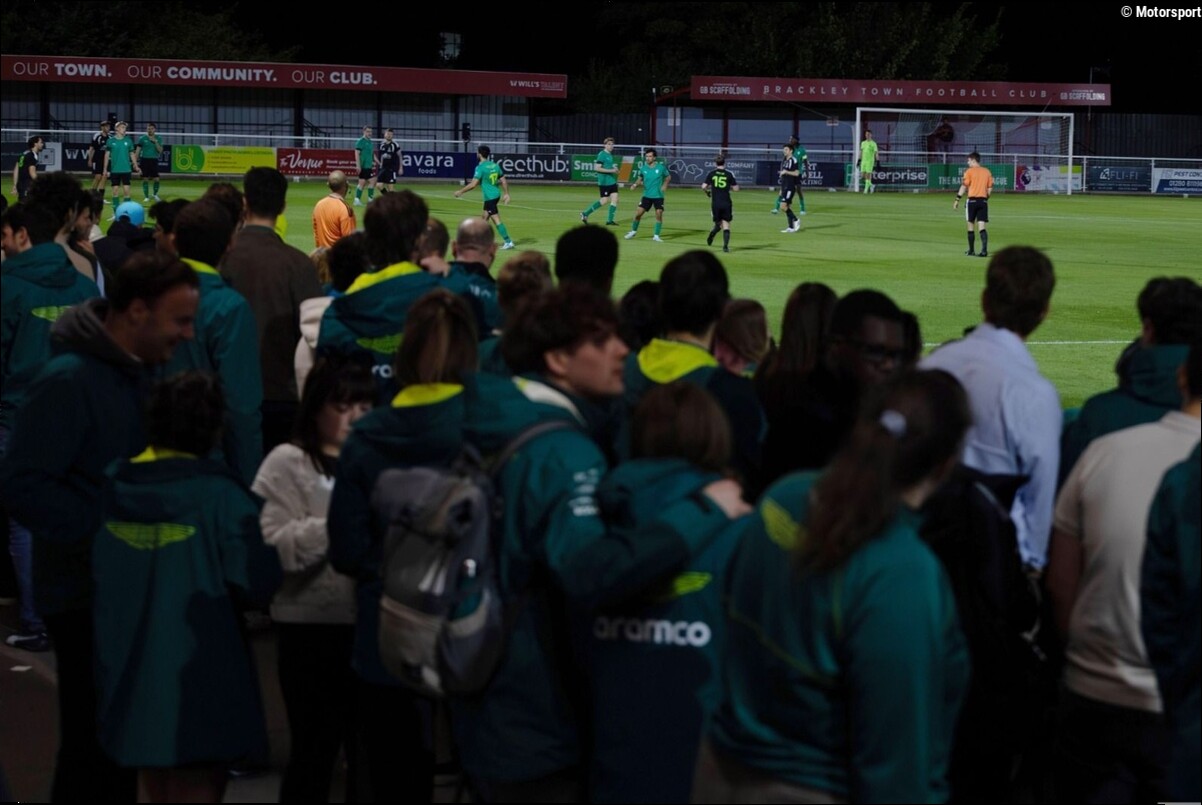 Aston Martin contra Mercedes en un partido de fútbol benéfico: ¿quién ganó?