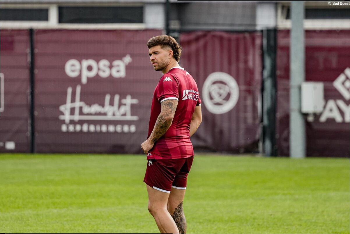UBB : Matthieu Jalibert annonce une absence de quatre semaines suite à sa déchirure au quadriceps