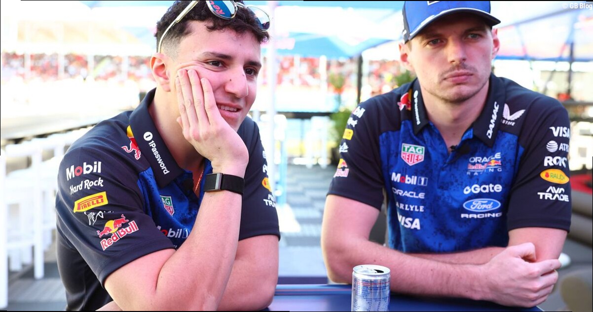 Hadjar keert terug naast Verstappen en onthult iets wat hem nog nooit overkwam