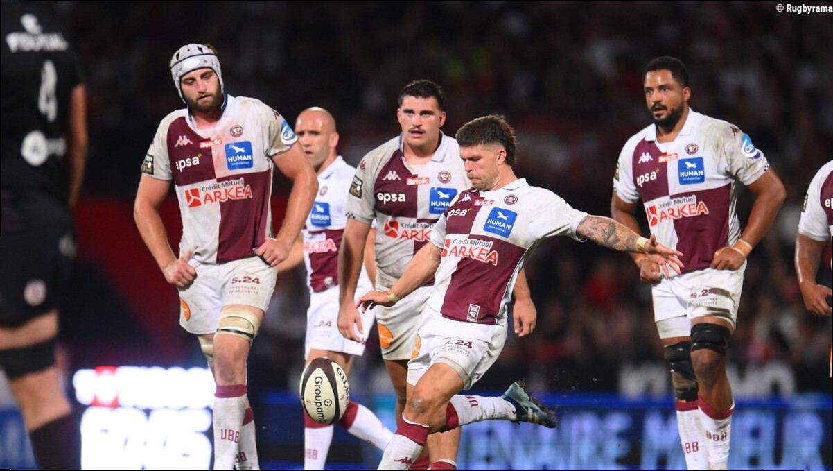 Top 14 - "Petit coup d'arrêt" : Matthieu Jalibert (Bordeaux-Bègles) confirme sa déchirure du quadriceps et évoque un retour d