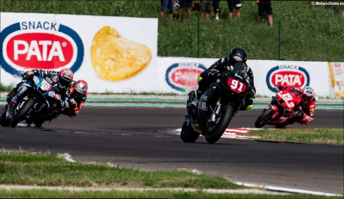 Alessandro Delbianco gana y ya roza el CIV SBK 2026 tras el triunfo de Luca Bernardi