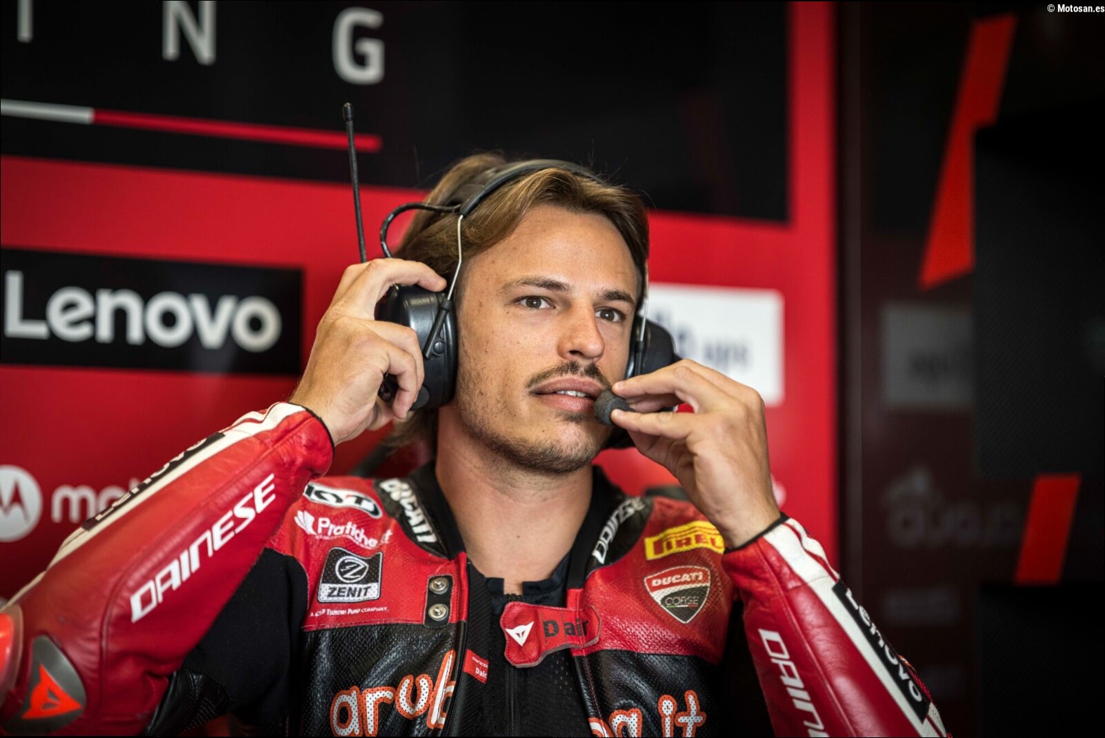 Bulega no quiere saber cómo celebrará el título de WorldSBK: «Pueden vestirme de Superman, Spiderman…»